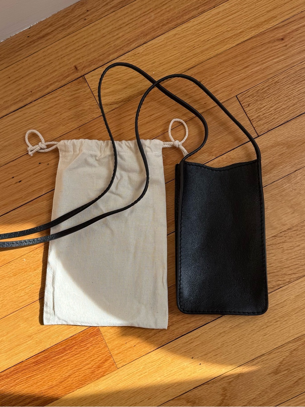 Lindquist Object Pal in Black